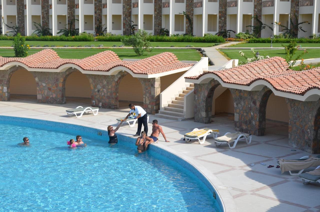 Royal Brayka Beach Resort Abu Dabbab Bagian luar foto