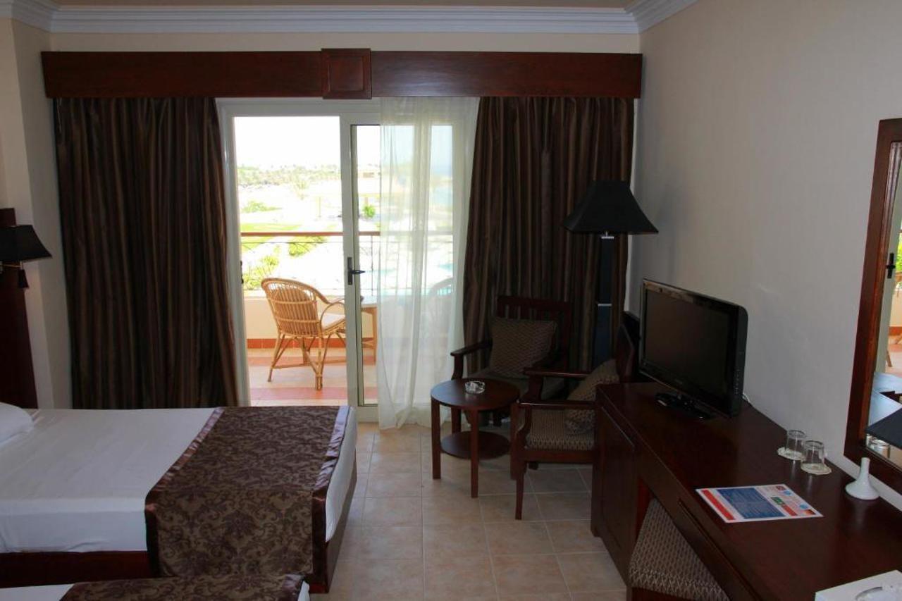 Royal Brayka Beach Resort Abu Dabbab Bagian luar foto