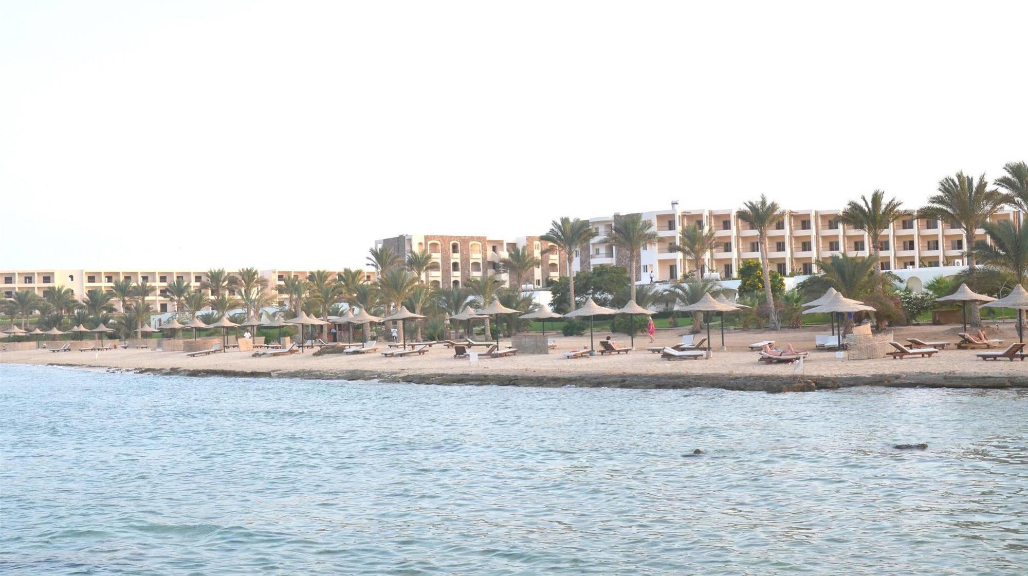 Royal Brayka Beach Resort Abu Dabbab Bagian luar foto